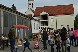 Foto vom Aktionsstand beim Familientag