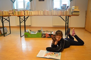 Foto vom Schm&ouml;kern beim B&uuml;cherflohmarkt