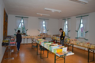 Foto der vielen B&uuml;cher beim Flohmarkt