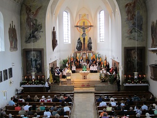 Blick auf den Altarraum von St. Wolfgang