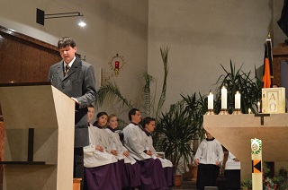 Foto von der Lesung beim Gedenkgottesdienst